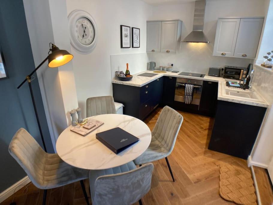 Cosy 2 Bedroom Cottage In Scarborough'S Old Town Buitenkant foto